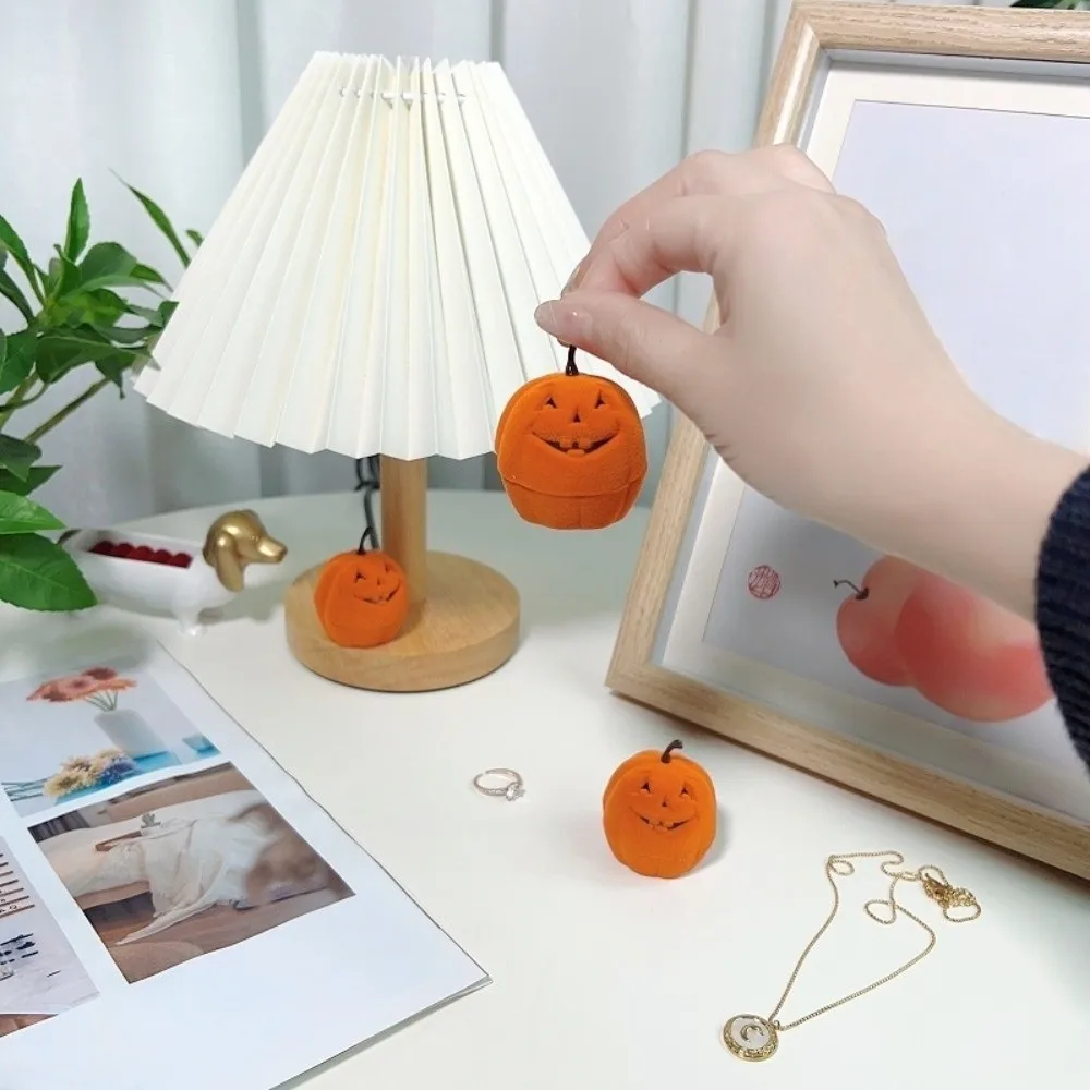 

Creative Wedding Halloween Jewelry Box Anti-collision Orange Pumpkin Rings Box Storage Mini Flannel Jewelry Organizer Couples