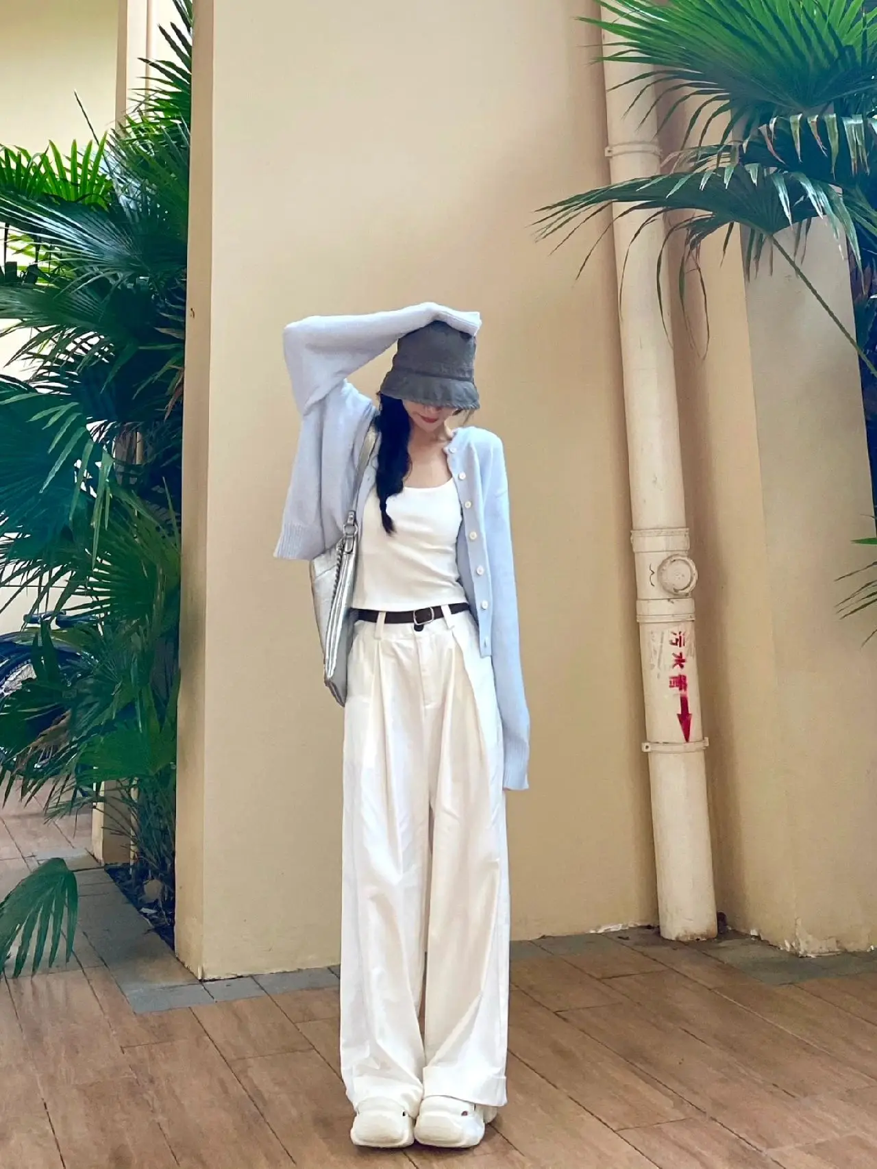 

Свитера Джемперы Кардиганы Женские вязаные кашемировые пуговицы с жемчугом Slim-Fit OL BF Y2K Элегантный минималистичный простой высококачественный сладкий