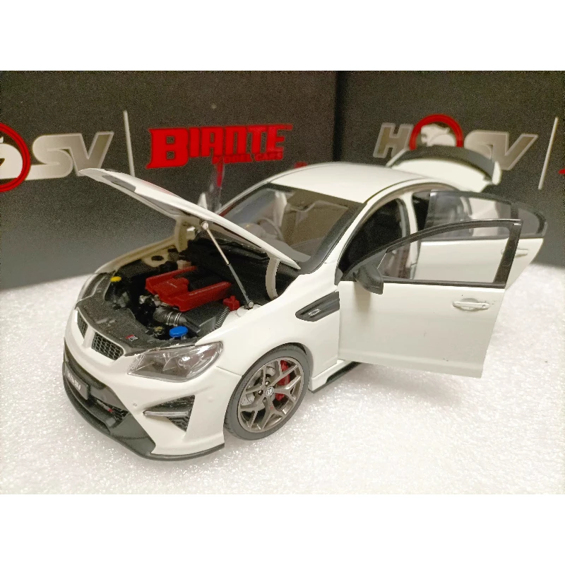 

1:18 Holden HSV GTSR HERON Luxury sedan car model Simulation Diecast Car Metal Alloy Model Car collection gifts