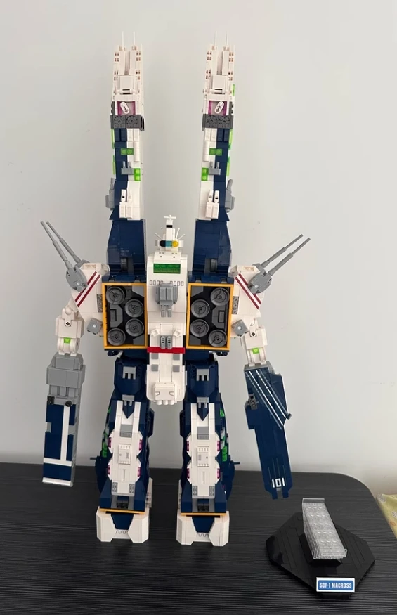 要塞船の変形ロボット,アクションフィギュアの組み立て,SDF-1,軍艦