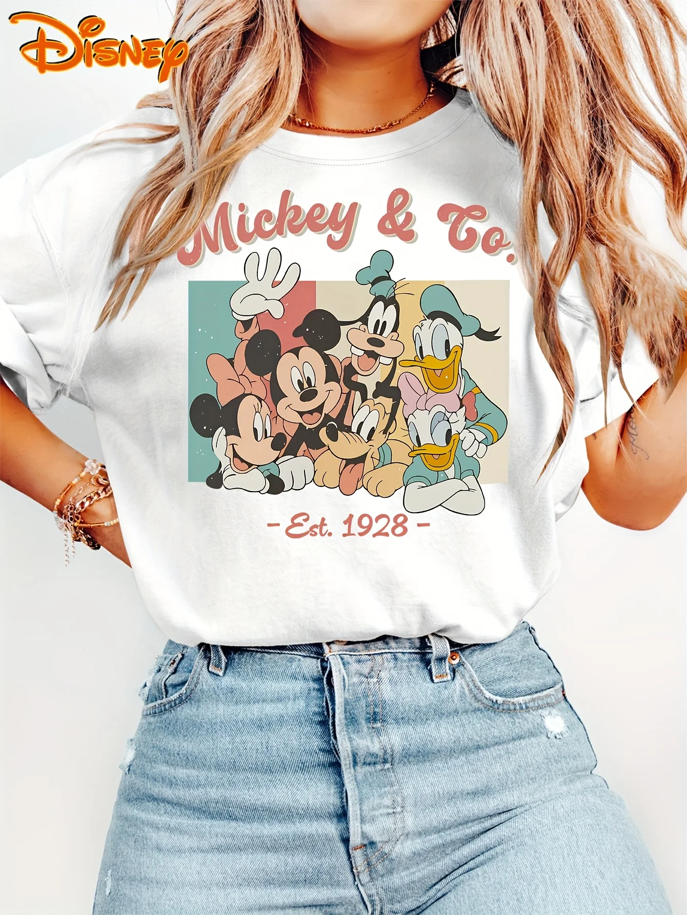 

2025 Женская повседневная удобная уникальная черная футболка с круглым вырезом и короткими рукавами с принтом Disney с уникальным улыбающимся лицом