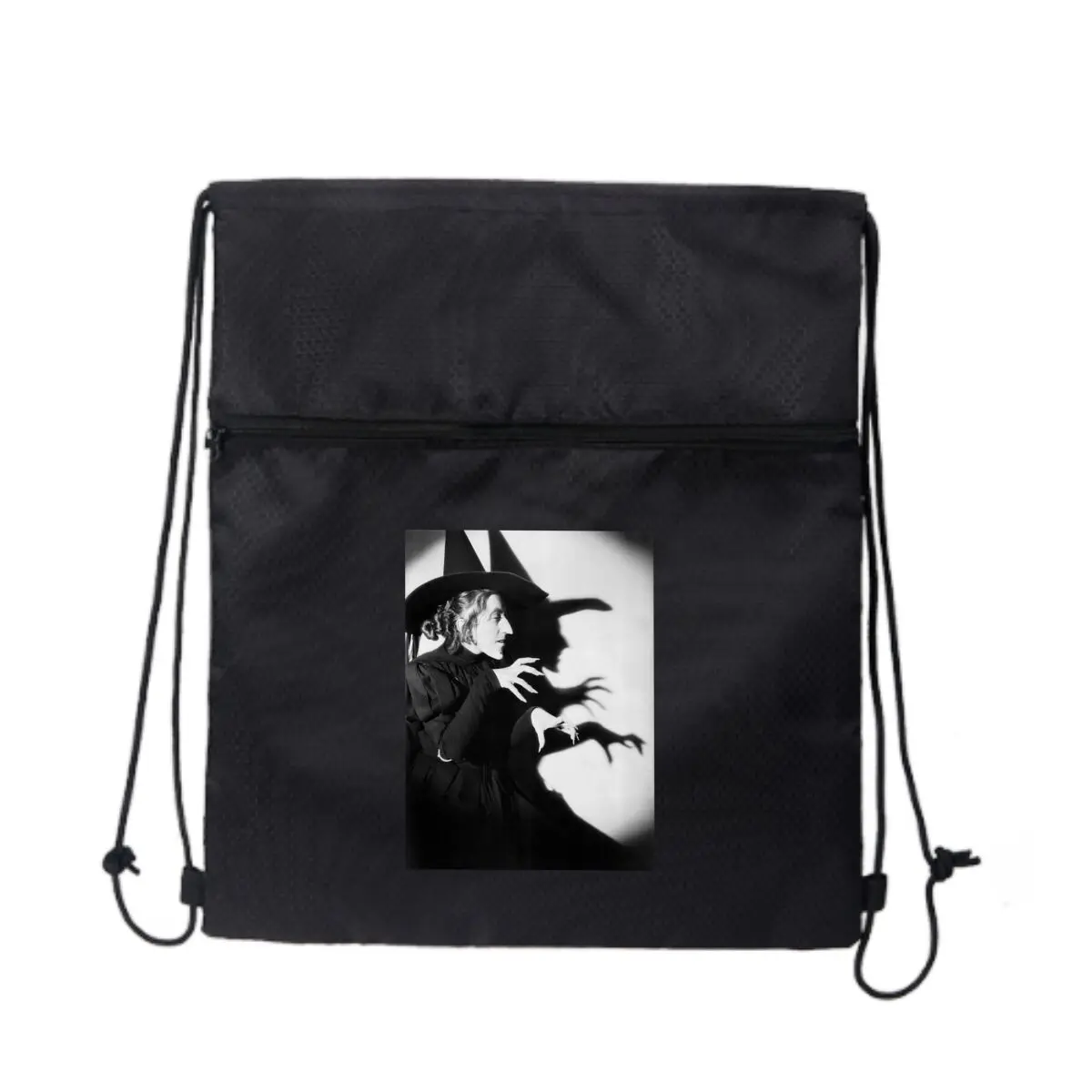 

Стильная спортивная сумка на молнии с силуэтом ведьмы: спортивный дизайн для любителей фитнеса