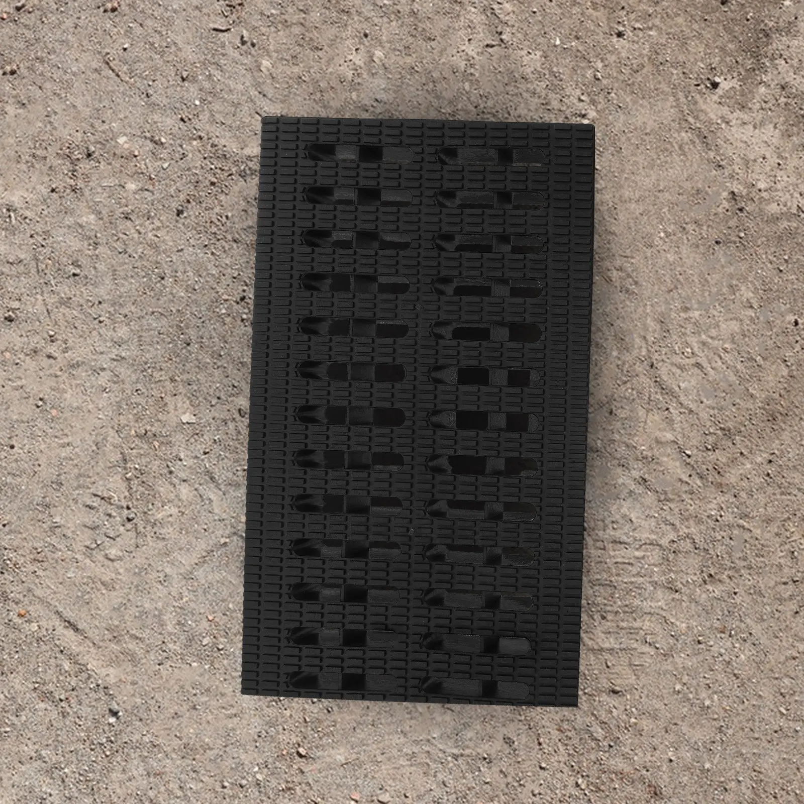 

Эффективная пластиковая решетка для водоотвода на открытом воздухе, устойчивая к деформации, идеально подходит для гаражей, подъездных путей, подвалов и систем водоотвода.