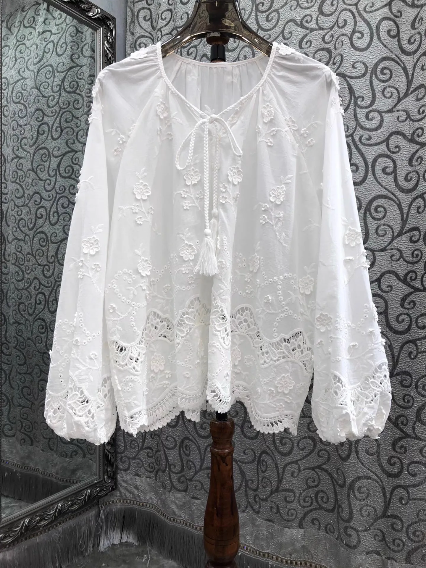 

Топы из 100% хлопка, осень 2023, модные стильные блузки, женские белые блузки с воротником-бабочкой и цветочной вышивкой, белая блузка с длинными рукавами