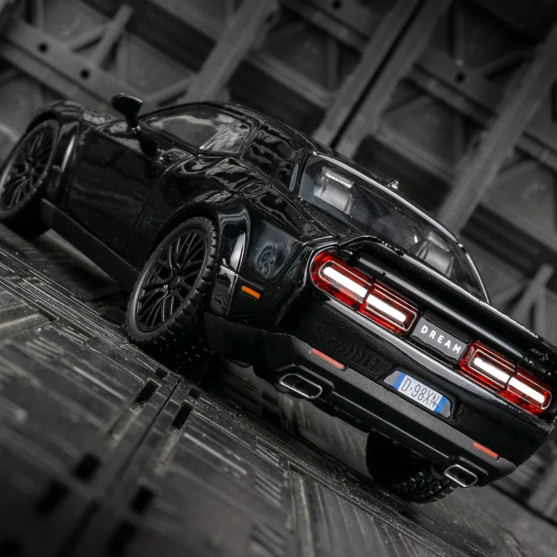1:32 Dodge Hellcat liga modelo de carro ornamento, portas e capô do motor, porta-malas pode ser aberto, carro de brinquedo para meninos