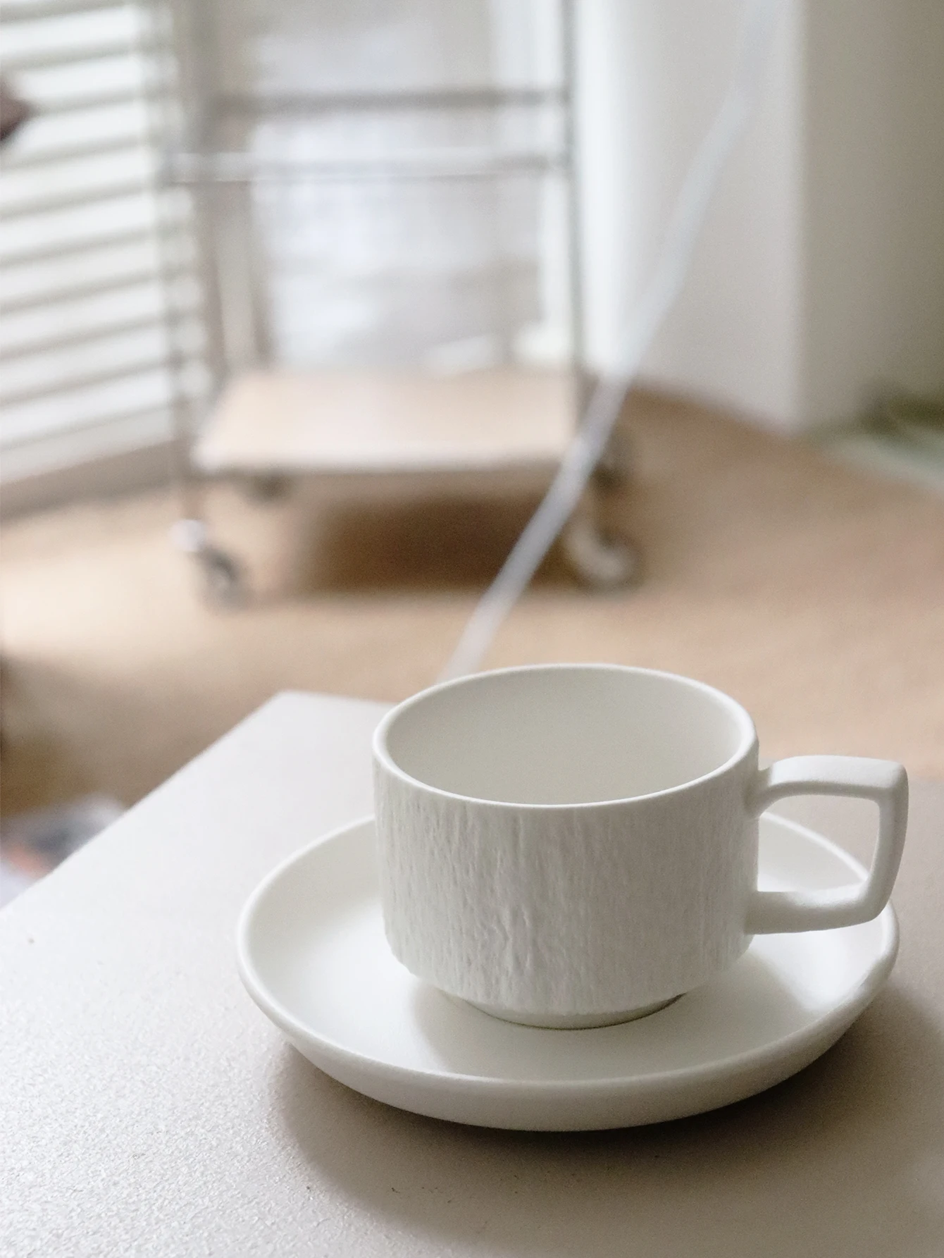 A 200ml two-color mulberry stone premium feeling ceramic coffee cup and saucer high color value exquisite afternoon tea preferre