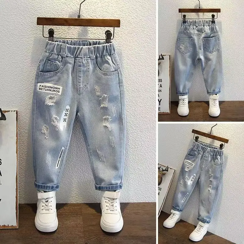 Jungen Jeans für Kinder tragen Frühling und Herbst 2023 neue Baby Mode koreanische Passform lange Hosen für Kinder Loch Jeans 2-9y