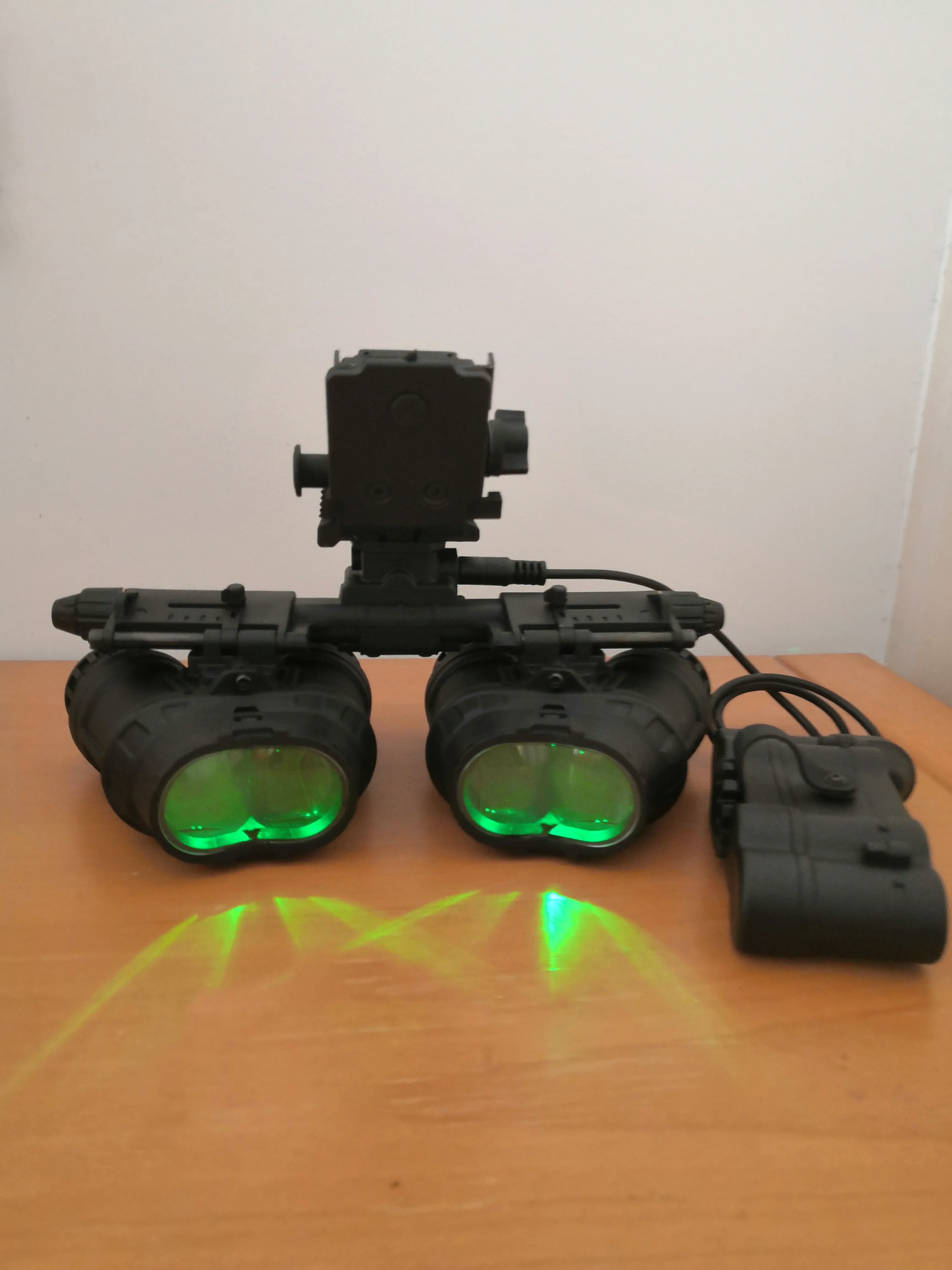 Modified green light version Tactical Airsoft GPNVG 18 Night Vision Goggle Helmet Bracket base NVG DUMMY Model  No function