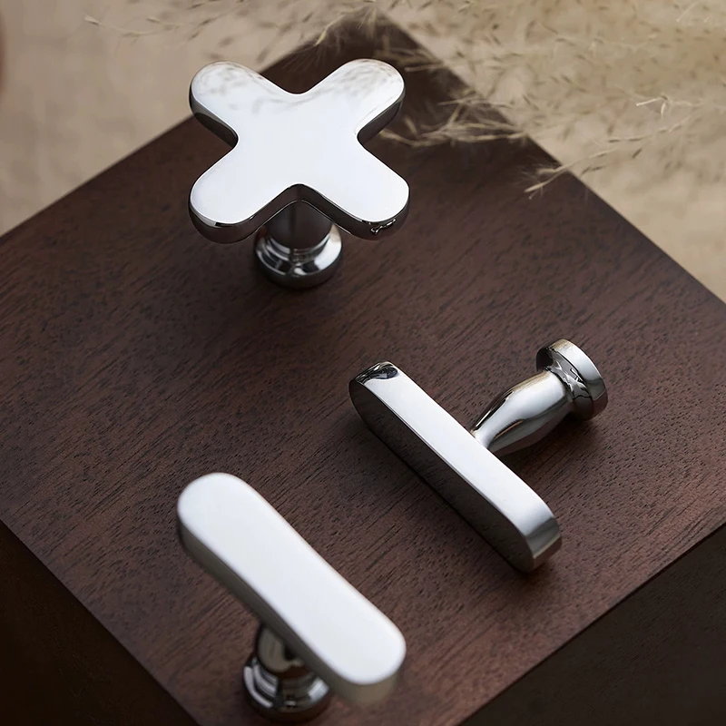 YouBo brass-plated cabinet handle for wardrobe, cupboard, or shoe cabinet, electroplated silver, single-hole small handle