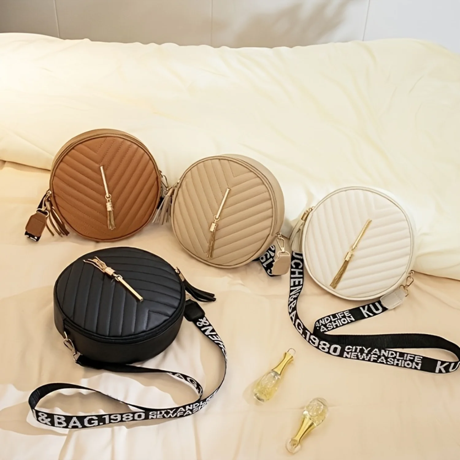 

Round Quilted Crossbody Bag, Fashion Mini Shoulder Bag, Women's Tassel Decor Circular Purse