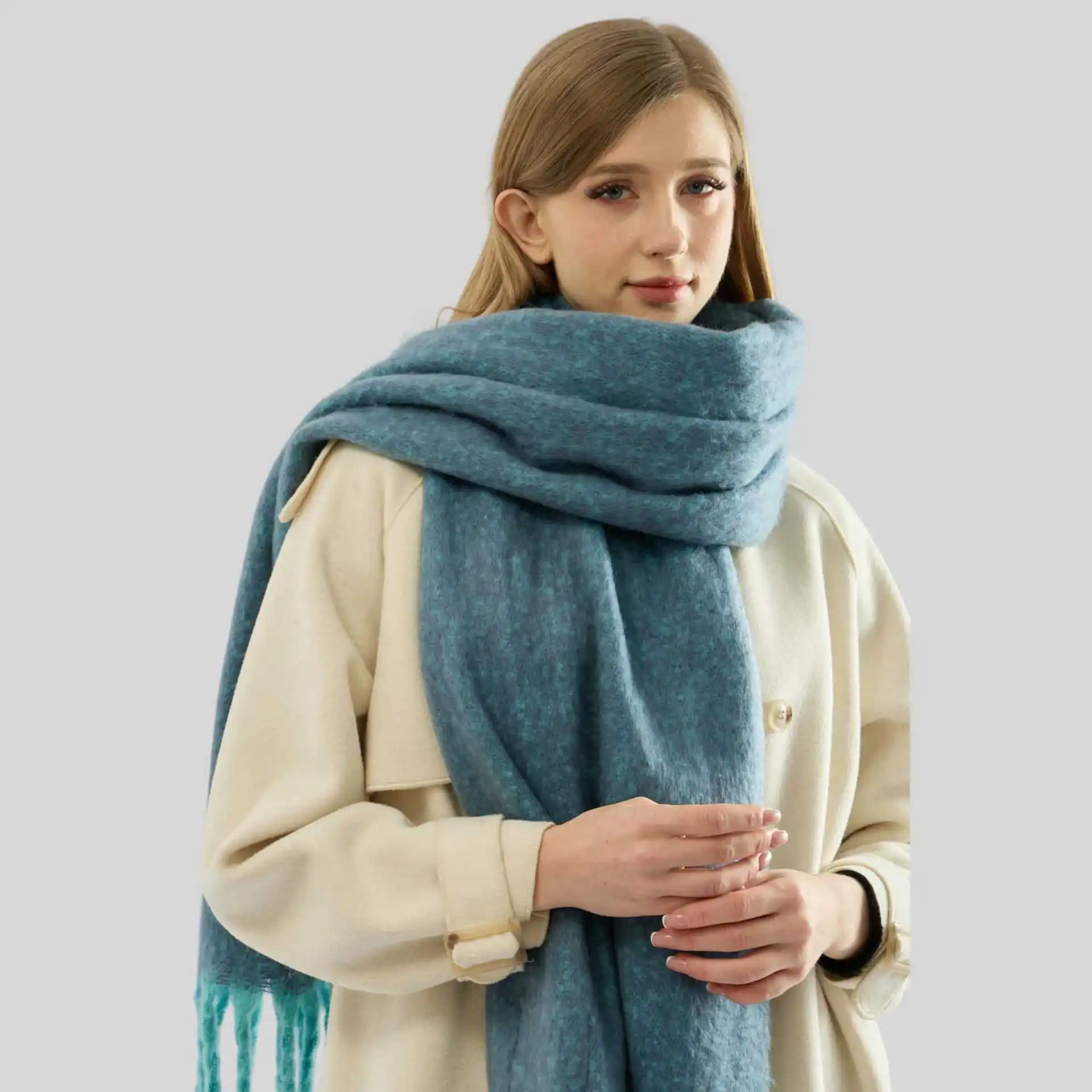 

Новый женский шарф на осень-зиму, однотонный, с толстой кисточкой, длинная шаль с бахромой, теплая, мягкая на ощупь, универсальная накидка