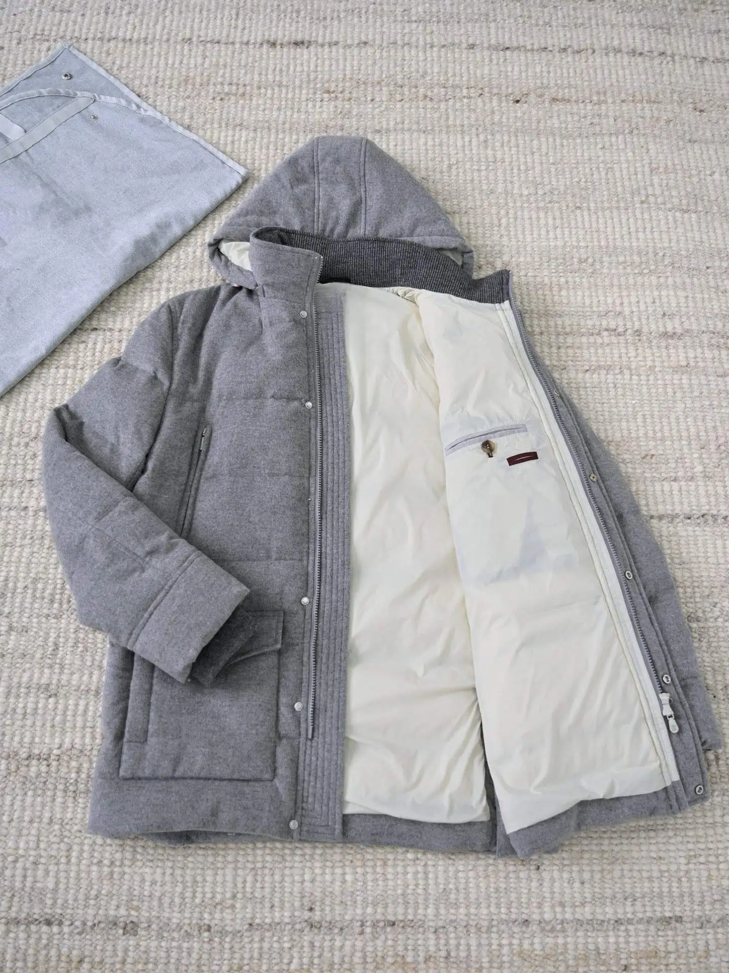 سترة معطف شتوية جديدة للرجال من مزيج الصوف لعام 2025 |   سترة بغطاء للرأس على طراز المال القديم الفاخر |   ملابس خارجية من ريش الإوز الدافئ