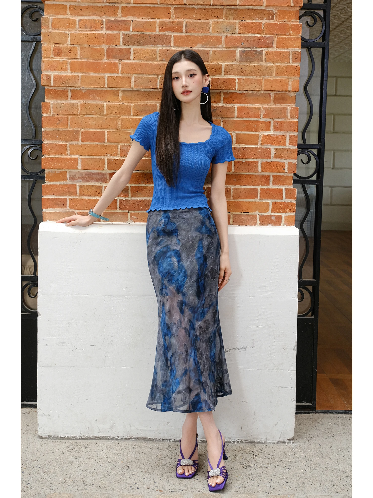 

MIUCO Klein Blue Knitted Top And Skirt Set Short Sleeve Square Collar Half Body Skirt Two Piece Set Fashionable Commute Style