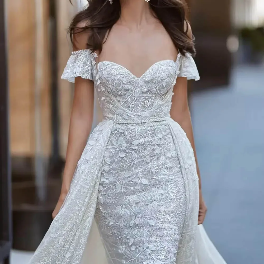 ชุดแต่งงานลูกไม้สุดหรูแบบสั่งตัดสำหรับเจ้าสาว ทรงเมอร์เมด ประดับด้วยเลื่อมระยิบระยับ พร้อมชายกระโปรงถอดได้ ไหล่ตกทรงเข้ารูป