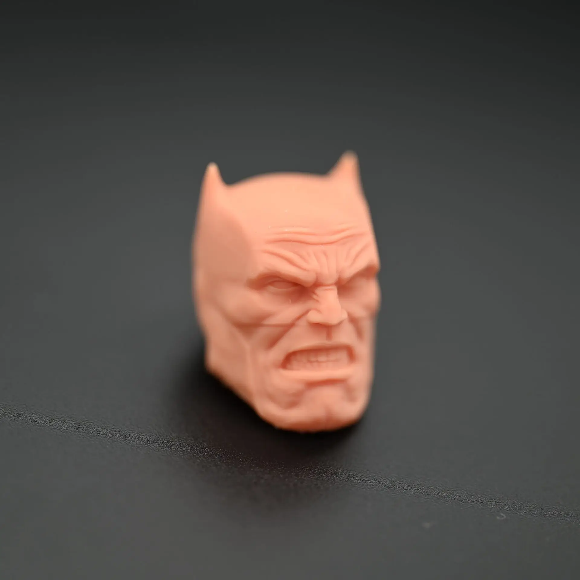 

HL1289 Customized 1/18 1/12 1/10 Scale Bruce W Bat Knight Unpainted Head Sculpt for 3.75" 6" 7" Figure SHF ML Mafex Mez NECA Mcf