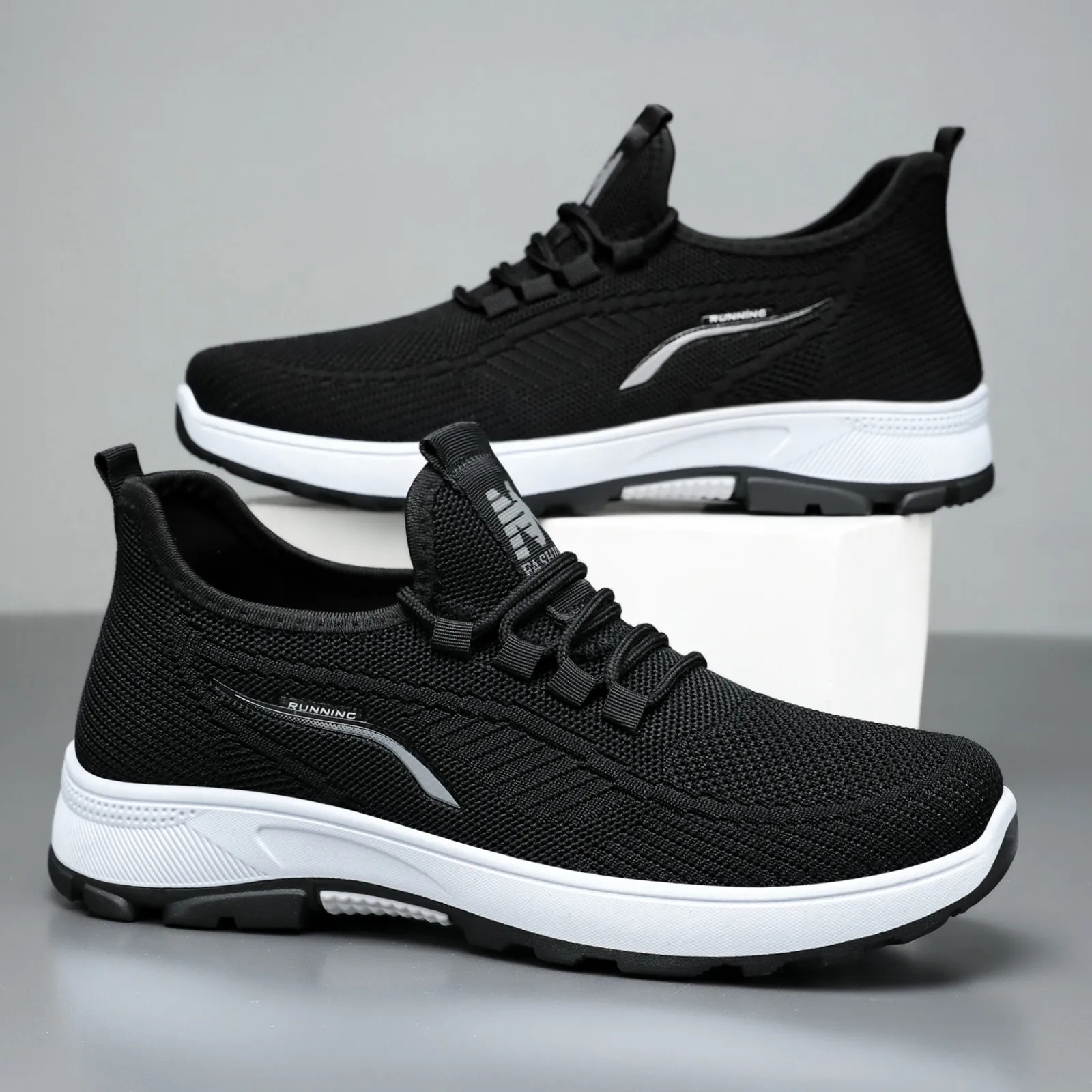 

The new thick-soled comfortable running shoes and shallow-mouthed breathable mesh shoes are versatile for outdoor use