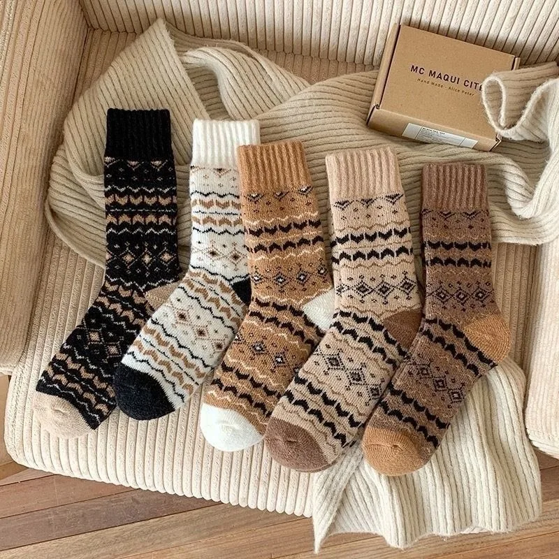 

5 Pairs 2025 New Warm Winter Knit Socks for Men and Women Mid-Calf Thick Vintage-Style Student Couple Grip Socks Thermal Socks
