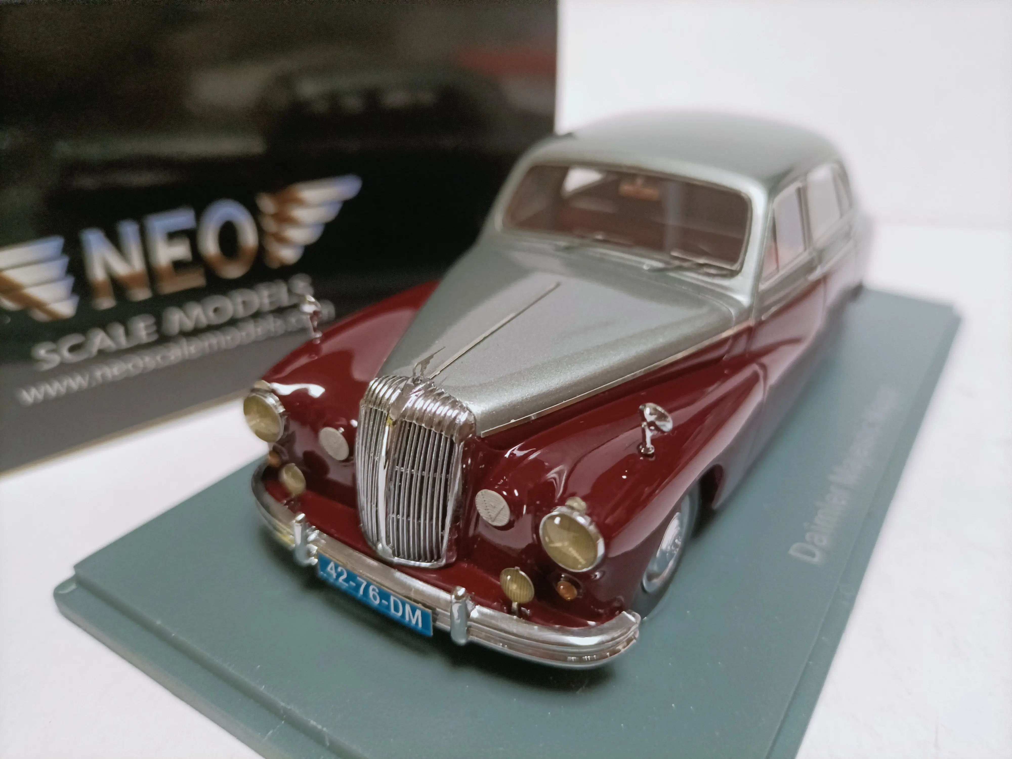 

Neo 1:43 Daimler Majestic Major Vintage Car Simulation Limited Edition Resin Metal Static Car Model Toy Gift