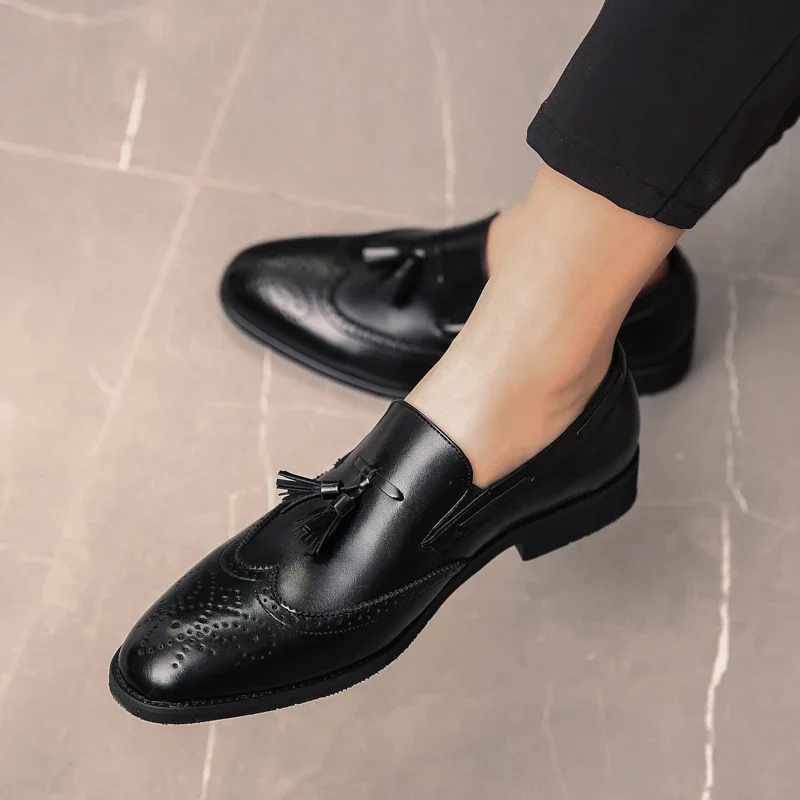 Spring New Hot Selling Luxury Black Low Heeled Comfortable Tassels Loafers Dress Shoes High-end Men's Business Dress Shoes Men's