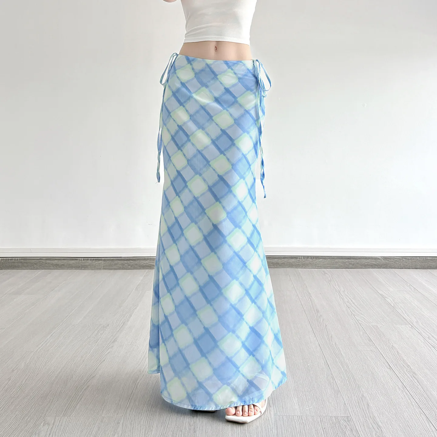 

Summer American spice girl style less blue plaid stitching overskirt holiday style low waist strap design hip skirt long skirt.