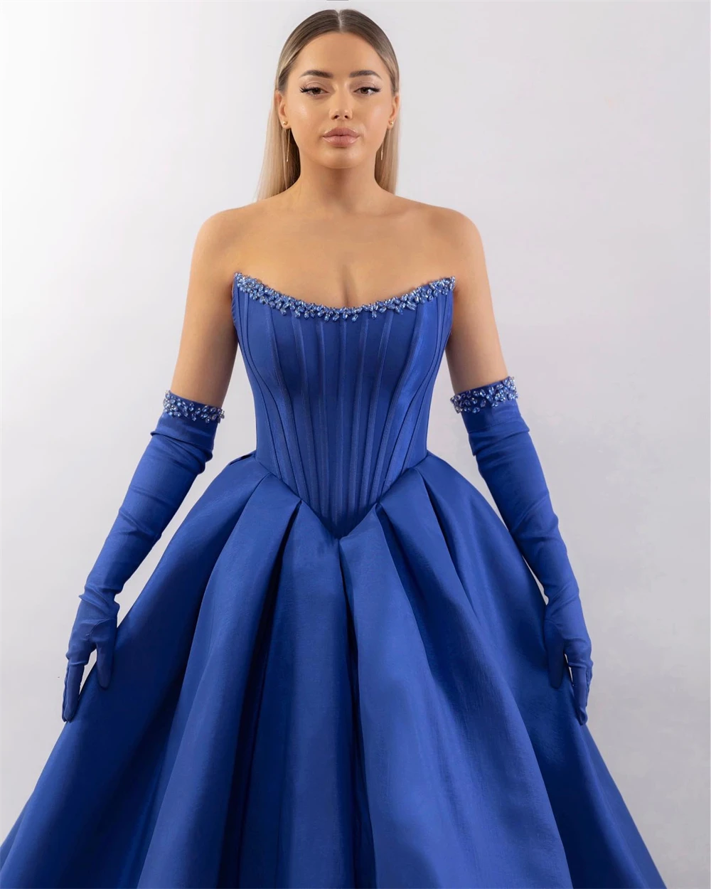 

Современное синее атласное вечернее платье по индивидуальному заказу. Изысканные платья без бретелек со съемными рукавами. Платья для выпускного вечера.