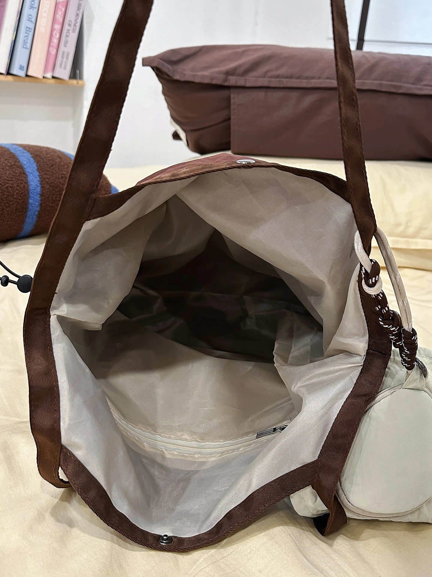 Waterproof Nylon Shoulder Bag Large Capacity Autumn Winter Commuting Backpack Casual Tote Bag for Men And Women Going to Work