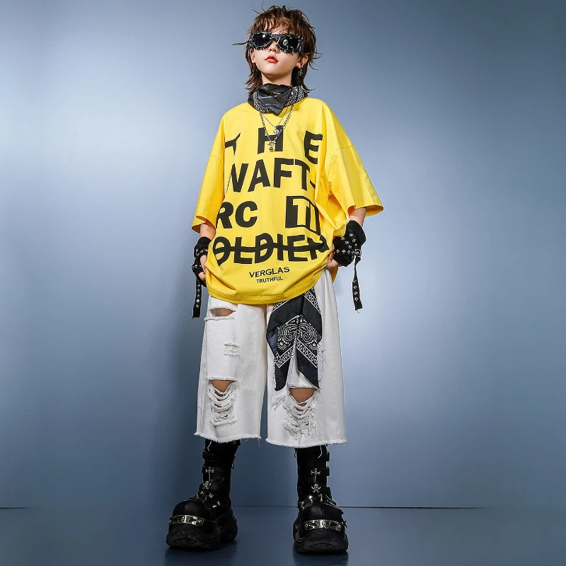 Nuovi ragazzi Street Hip Hop Dance Costume T-shirt gialla Top Pantaloncini bianchi Performance Outfit Summer Fashion Stage Wear Set di vestiti