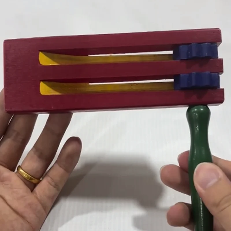 Mesa de resonancia infantil hecha con madera, instrumento de ruido de castañuelas de Matraca mexicana