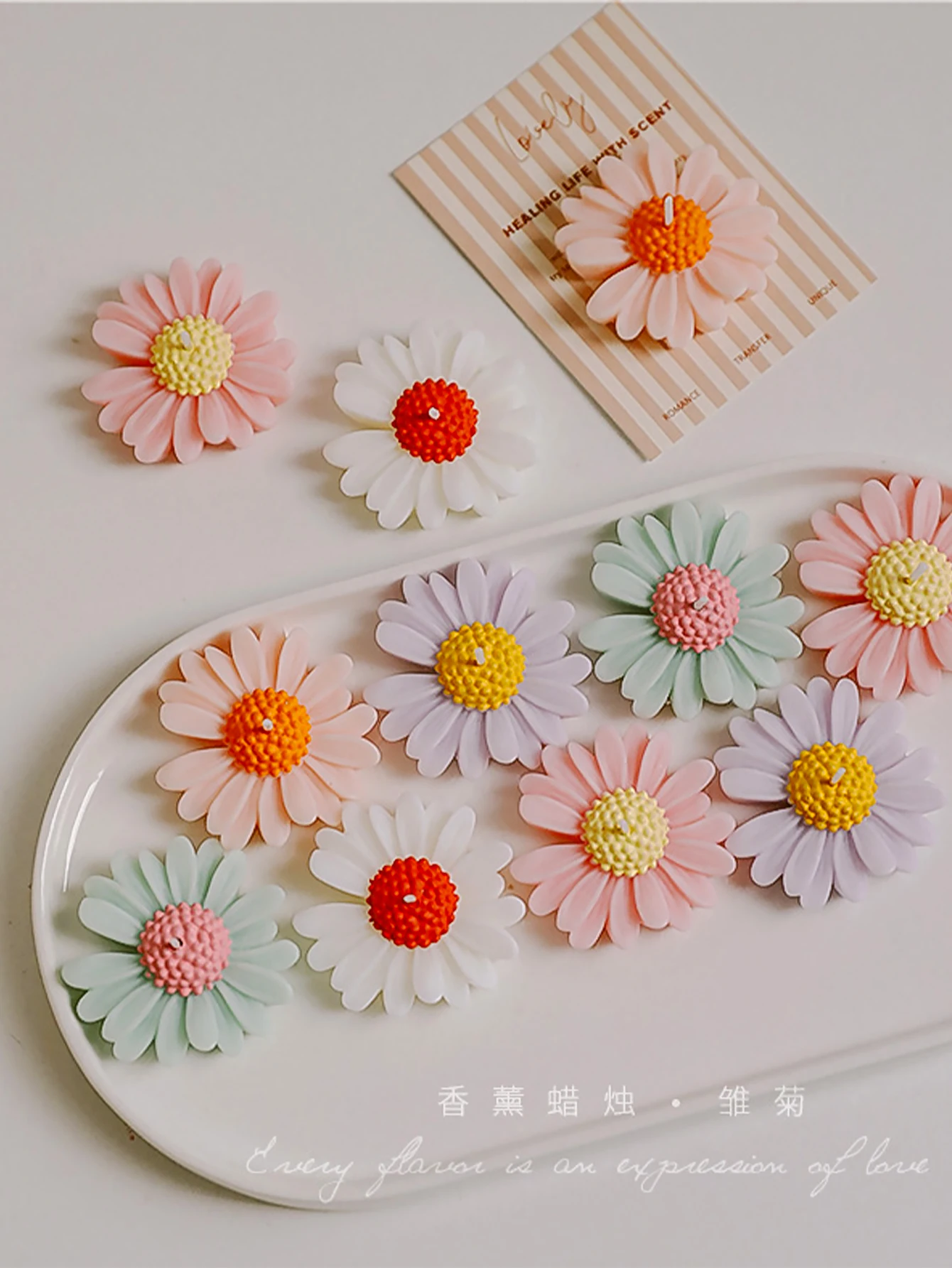 Velas perfumadas con aroma a margarita, exquisitamente diseñadas, hechas a mano con cera de soja, adornos decorativos perfumados sin humo, adecuadas para regalos del Día de la Madre, recuerdos de boda, regalos para baby shower y pequeños regalos para amigos.