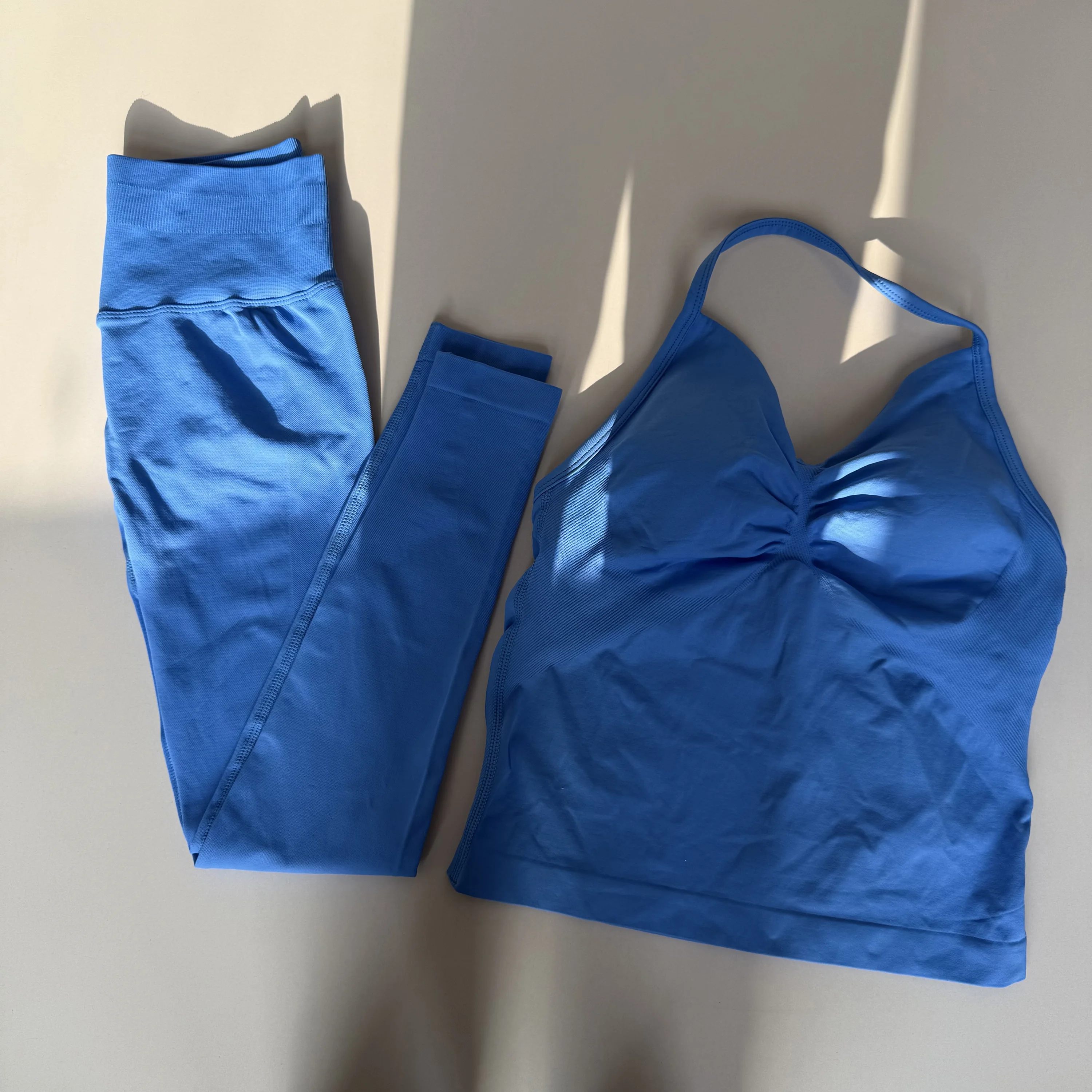 2-teiliges Sport-Set für Damen: Push-Up-Yogahose mit Rückenlöchern, Fitness-BH, High-Waist-Leggings, nahtlose Tights, Trainingsanzug – Detail 16