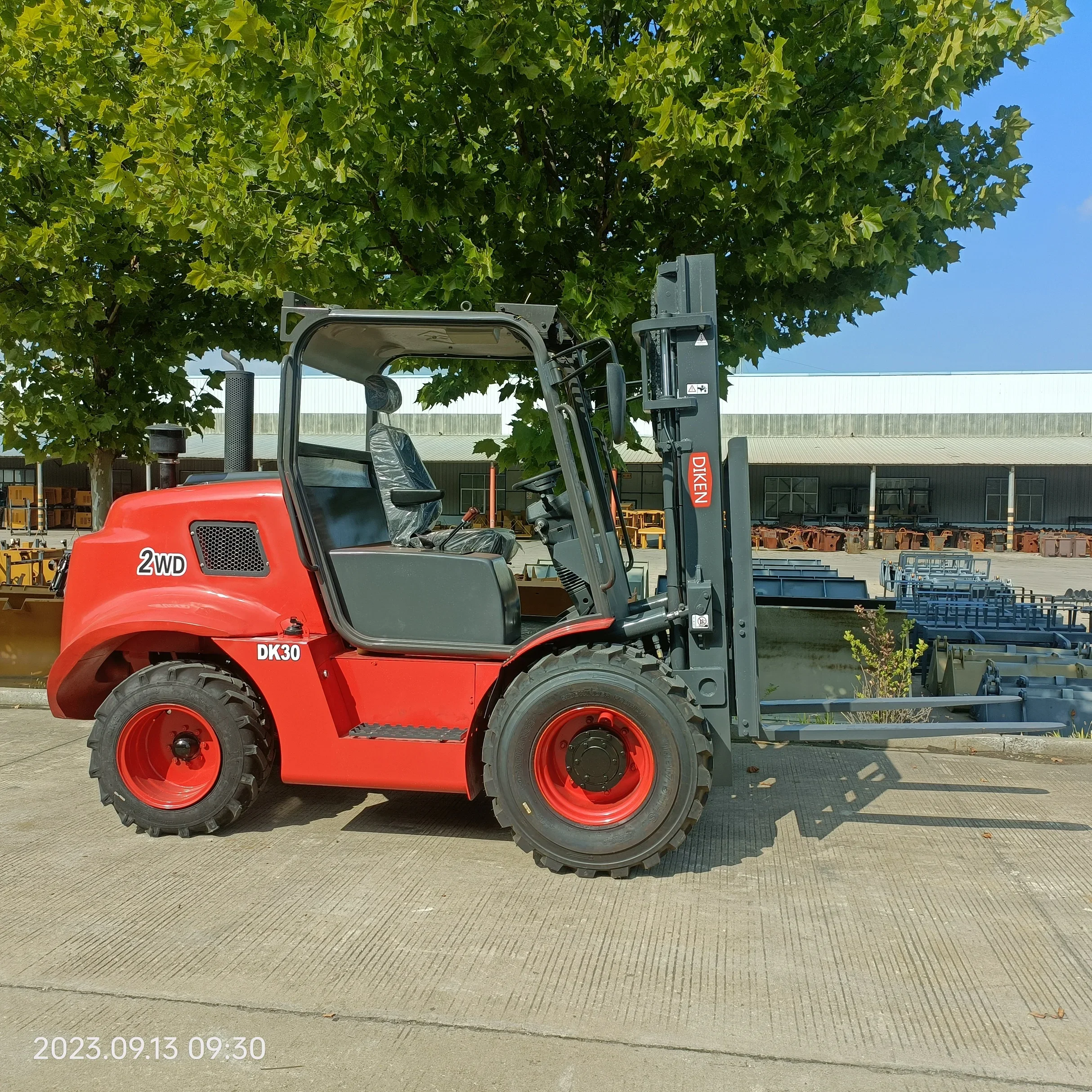 2WD 4X2 3000kg /3.0 Ton All Terrain Off Road Forklift Truck