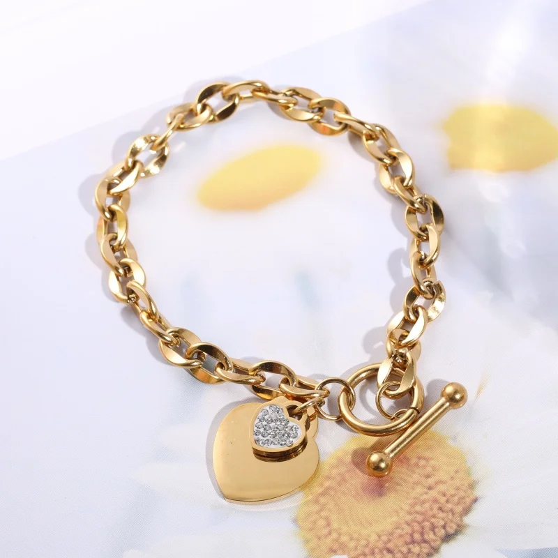 Stainless Steel 18K Gold-Plated Chunky Cuban Chain Bracelet with Heart-Shaped Rhinestone Inlays, Ot Clasp, Adjustable Vintage Bracelet, Suitable for Women's Casual Outfits, Short Tops, Denim Pairing, Sweet and Cool Style, Versatile Hand Accessory, Unique Birthday Gift, Suitable for Multiple Occasions Like Going Out, Shopping, Traveling, and Taking Photos