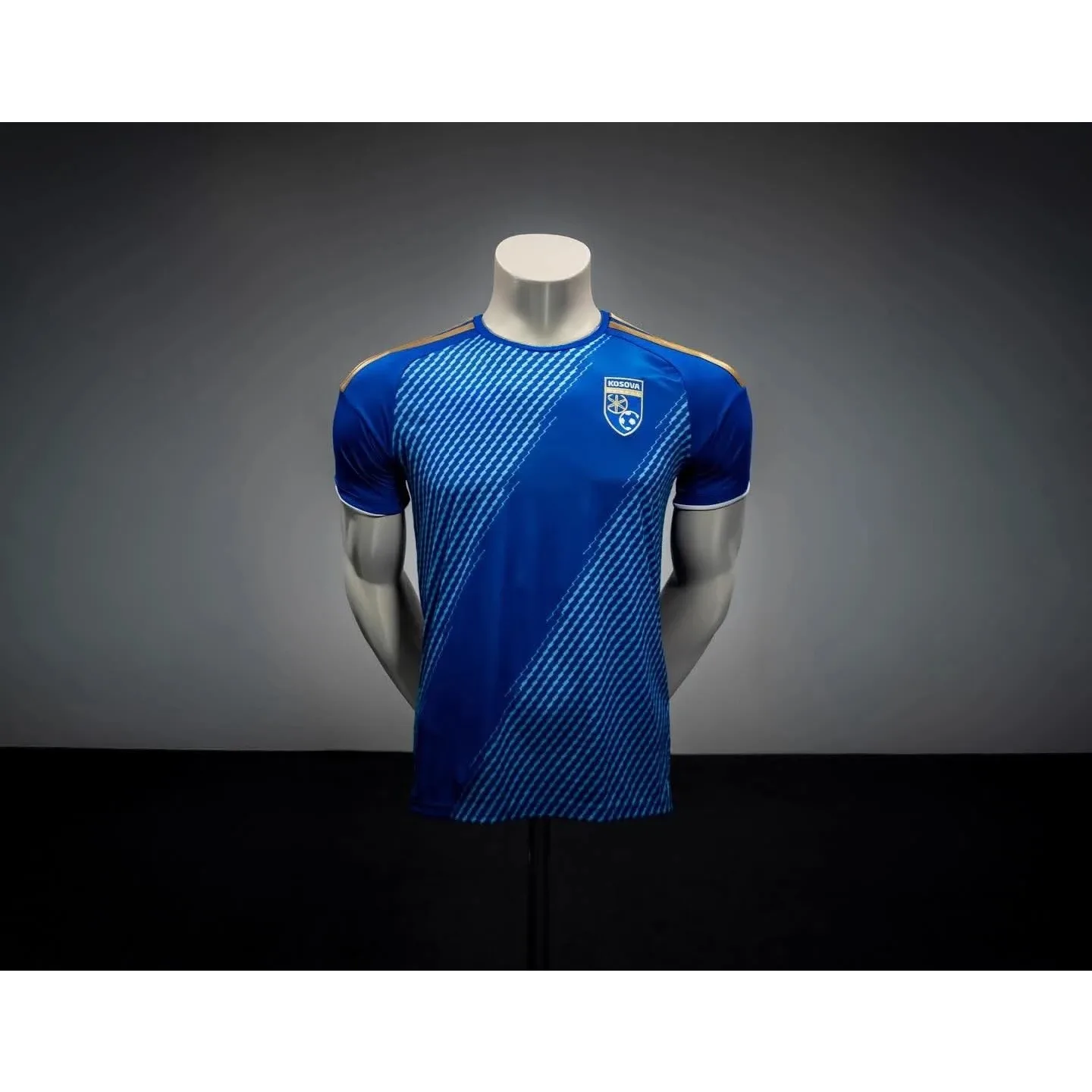 2026/27 Neuheiten Kosovo Herren Trikot Heim Locker Sitzend Schnell Trocknendes T-Shirt Geeignet für Alltag und Training Fanbekleidung