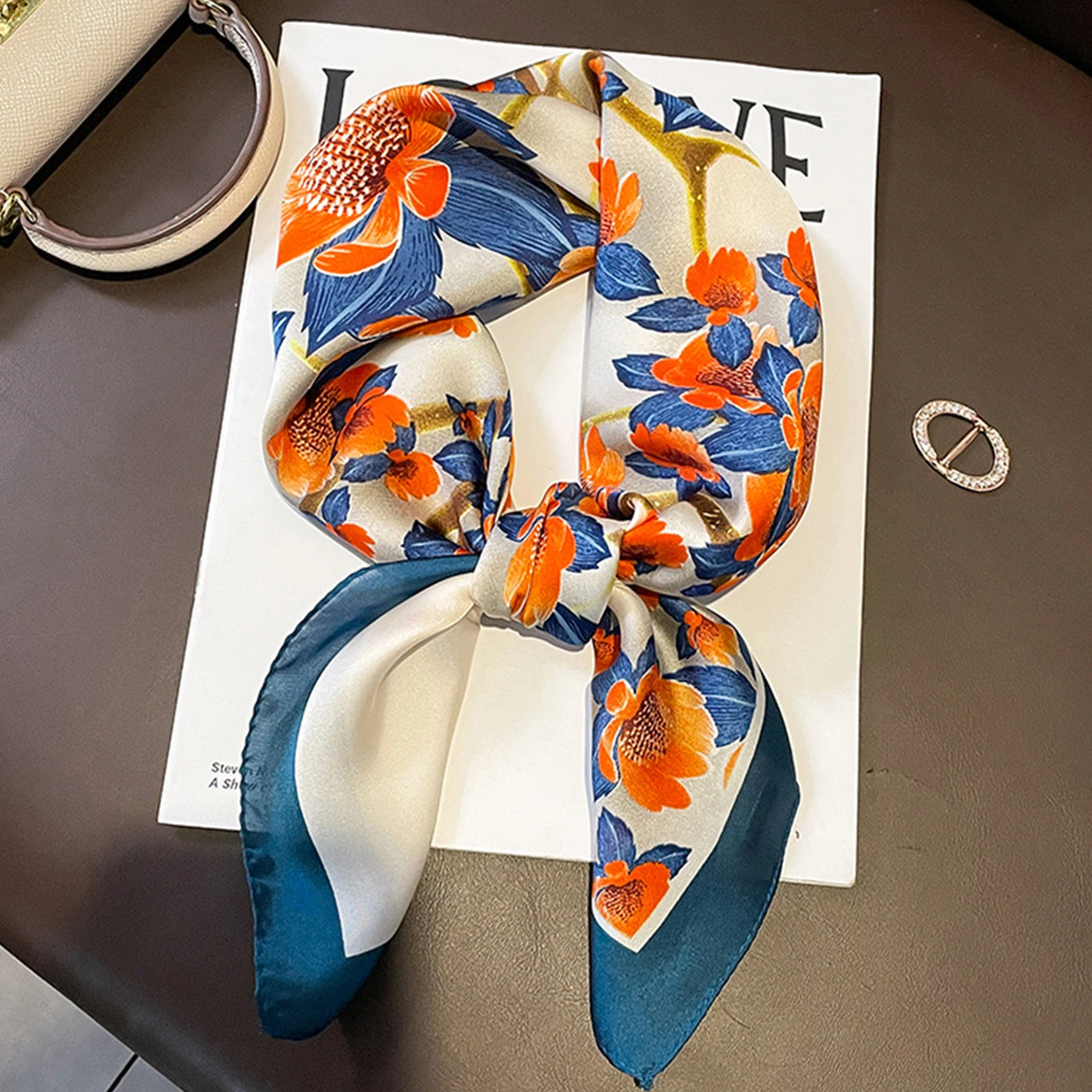 New Style Beach Sunscreen Kerchief The Four Seasons Square Scarves Women Popular 70X70CM Headscarf 2023 Luxury Design Silk Hijab