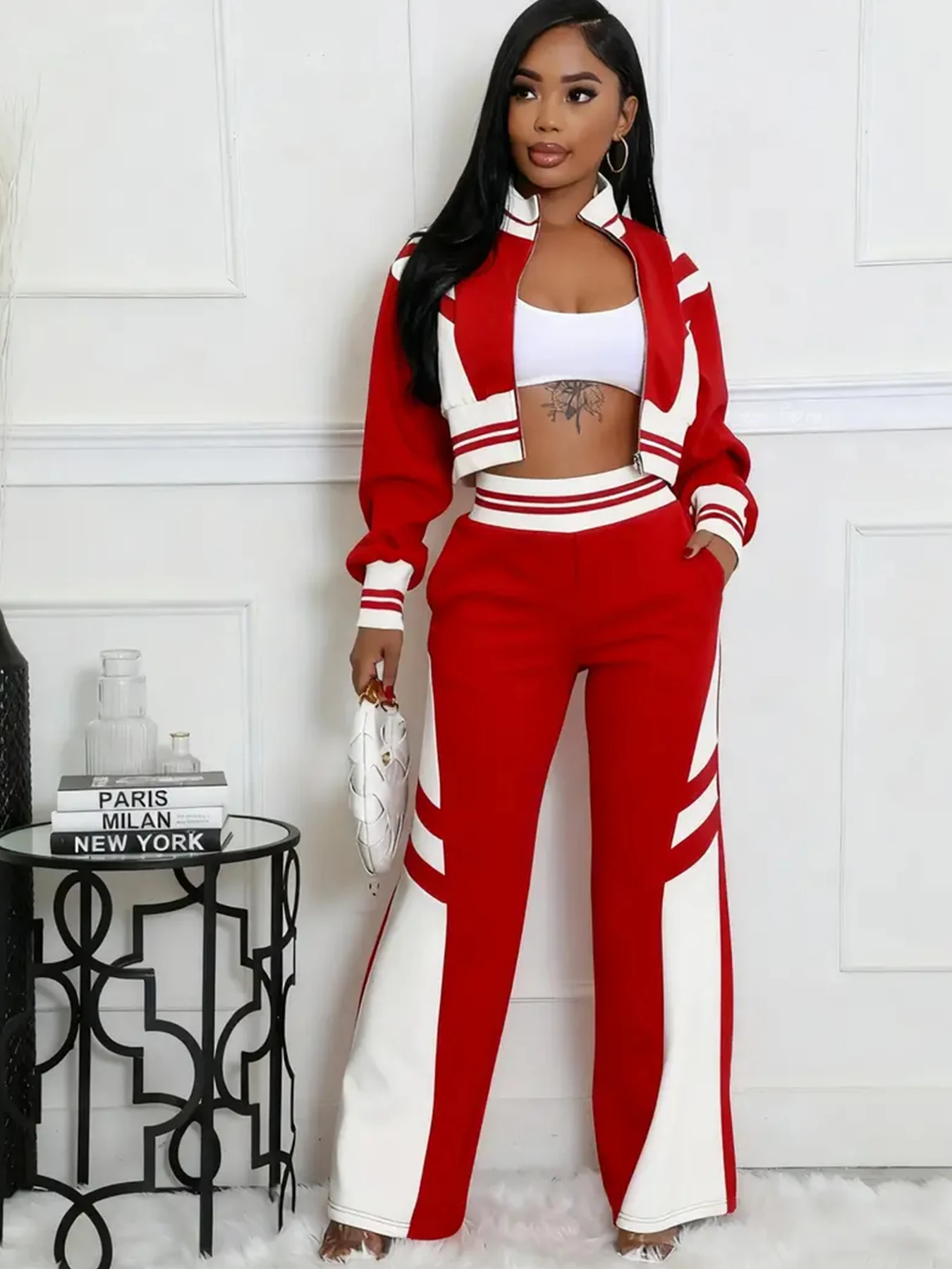 Nowy damski dwuczęściowy zestaw sportowy i rekreacyjny z blokami kolorów, bluza z długim rękawem zapinana na zamek i spodnie o dopasowanym kroju, możliwość prania w pralce.