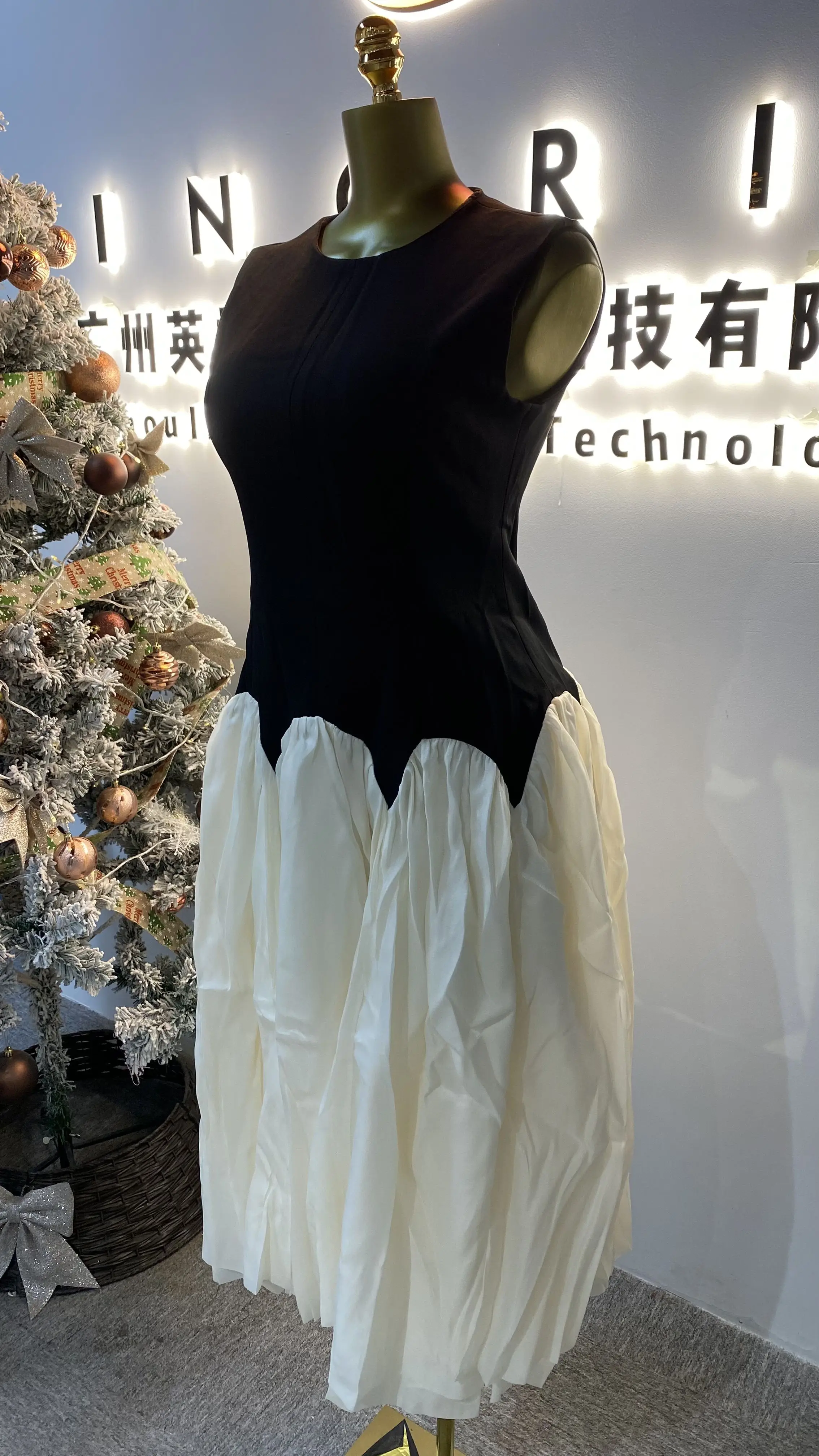 Women's sleeveless dress with a unique French style, color block design, slim fit, long casual dress-GZXX024
