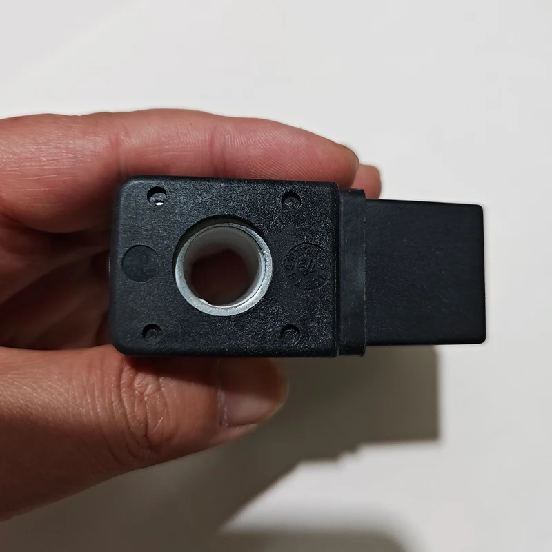 Detalle 3 de Electroválvula Solenoid Valve Coil High-Quality Solenoid Valve Copper Coil 12VDC 24VDC AC220V Inner Diameter 13mm Height 41mm Best-Nr.0200 Neumática