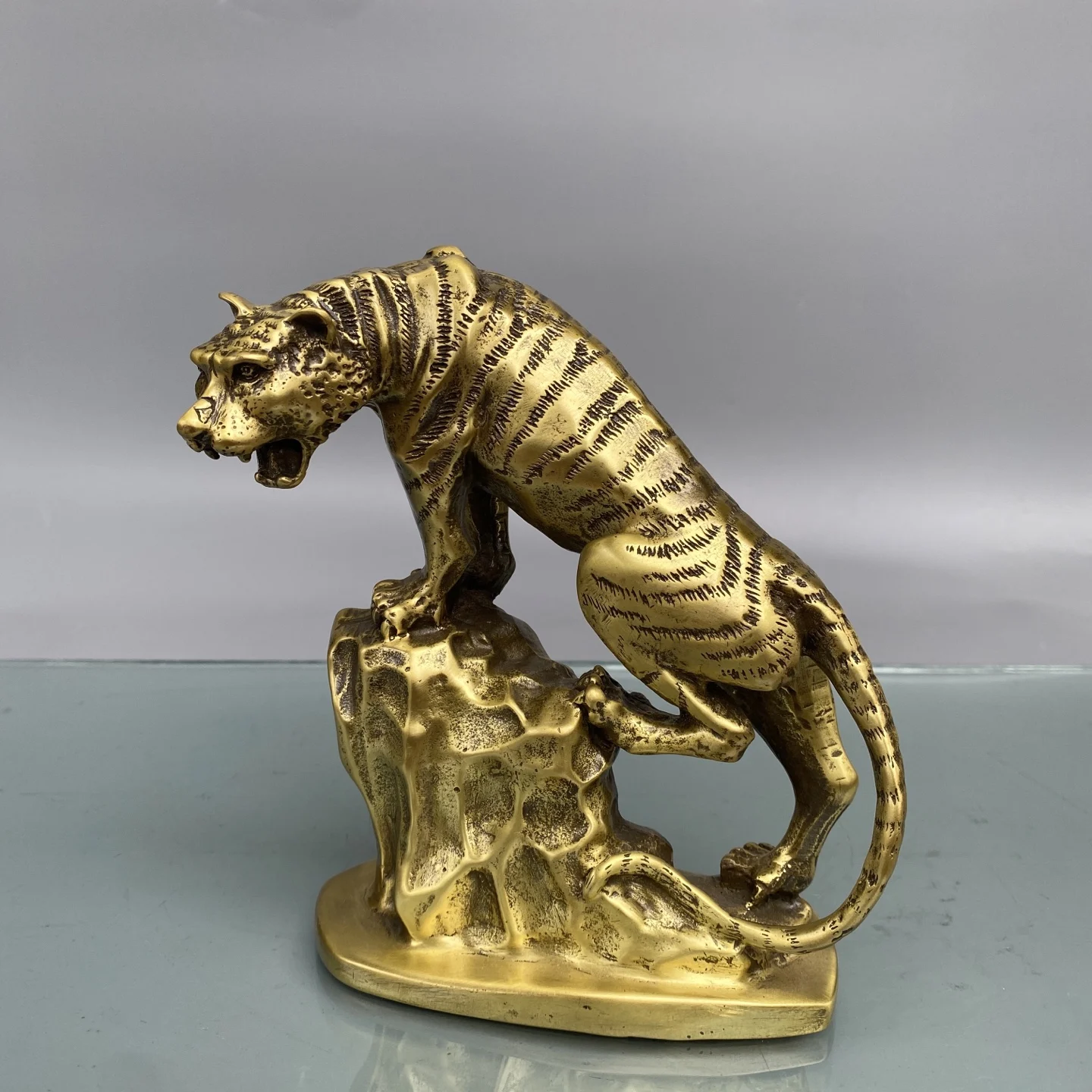 Brass Tiger Statue Mountain Tiger Tiger and tiger give birth to power Amass wealth Ornaments