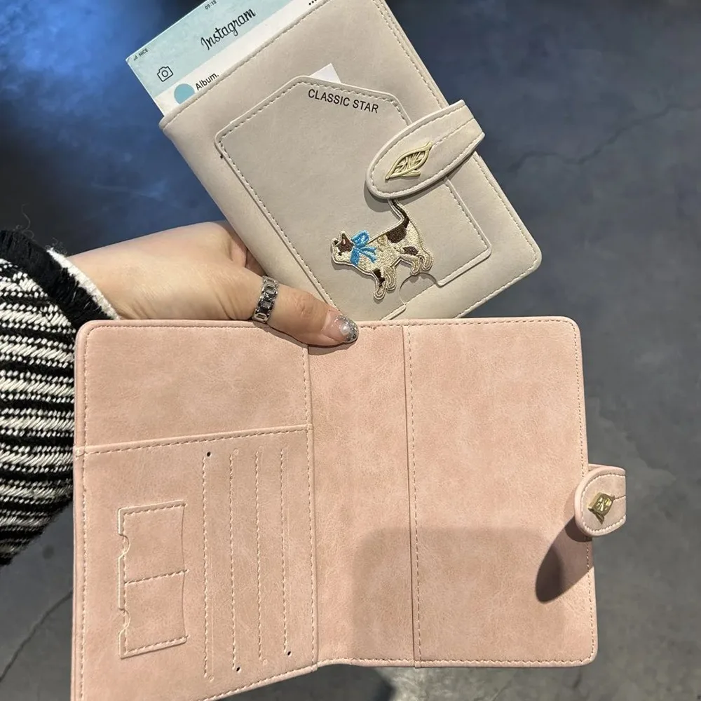 حامل جواز سفر على شكل حيوانات كرتونية من جلد البولي يوريثان، غطاء جواز سفر لطيف RFID خفيف الوزن ورقيق للغاية، مجلد بطاقات بنك الهوية