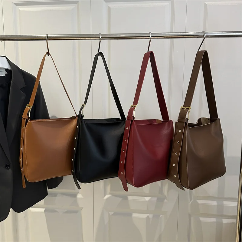 

2025 fashion New autumn and winter women shoulder bag niche design casual cross-body bag ladies' small square bag