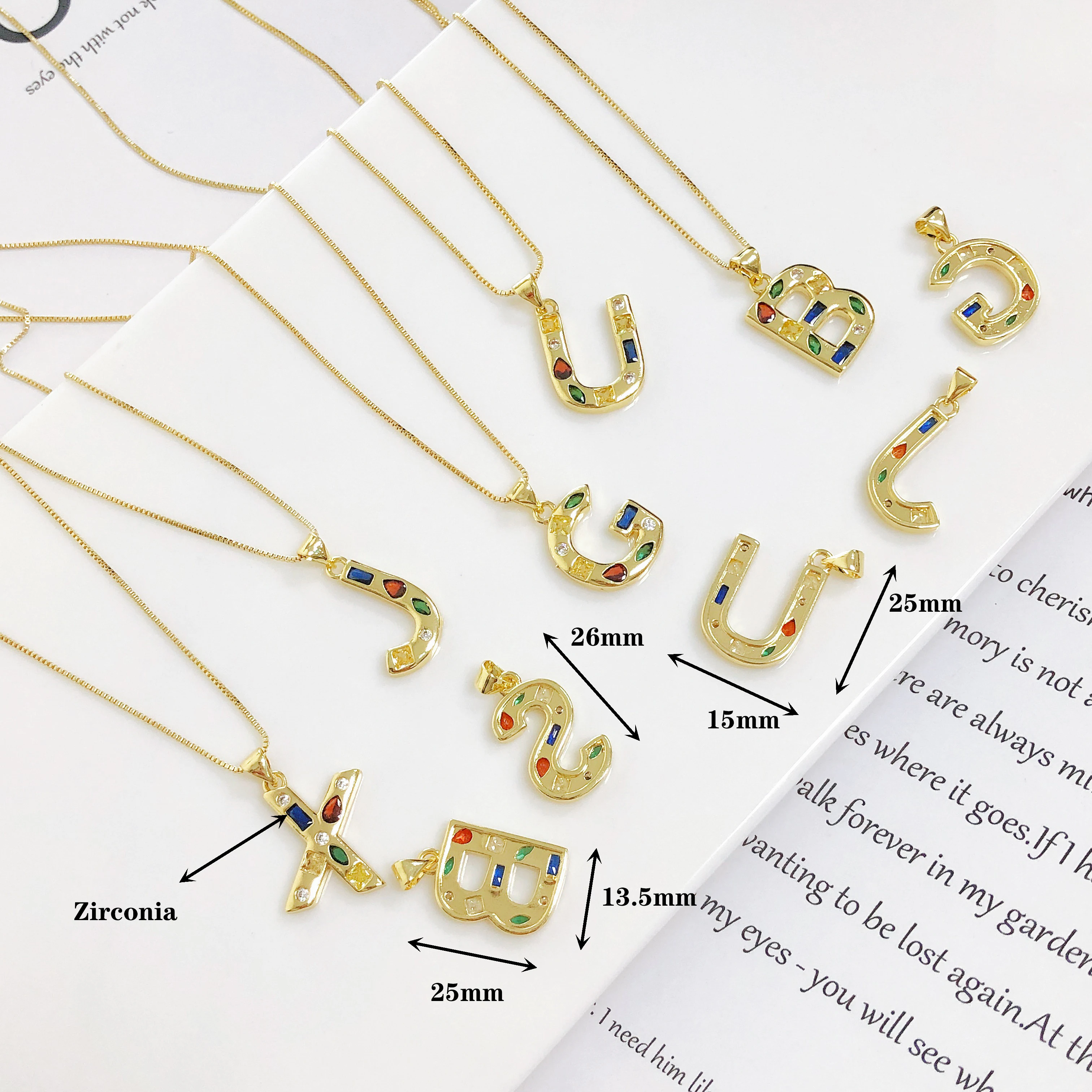 قلادة أولية مطلية بالذهب عالية الجودة حرف A-Z ملونة من الزركون 26 قلادة أولية للنساء والرجال مجوهرات من صلب لا يصدأ #5