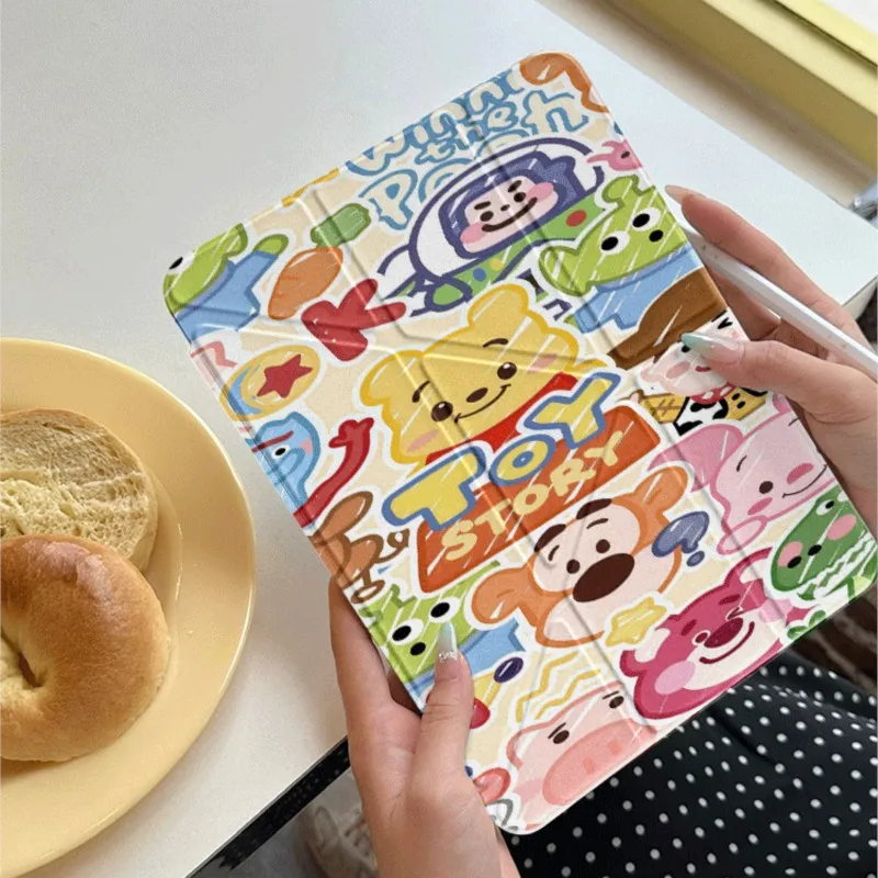 

Cartoon Toy Story Winnie Pooh Tablet Case with Pen Holder for iPad 7 8 9th 10th Gen Air 4 5 10.2 10.9 11in A16 A19 M4 2026 Cover
