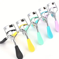 Convenient eyelash curler with comb, eyelash curler, and eyelash spreading tool