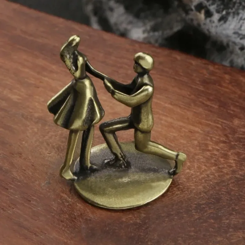 Mini Brass Couple Proposal Decorations Gifts for Lovers Decoration Miniature Bedroom Desk Decoration Valentine's Day Gift