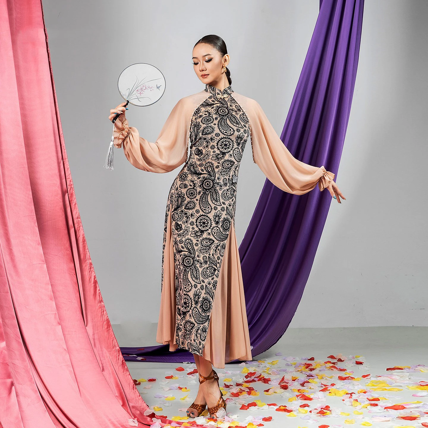 

Платье Cheongsam для латинских танцев 2025, женское длинное платье с рукавами-фонариками, платье для выпускного вечера, бальных танцев, одежда для вальса DNV25790
