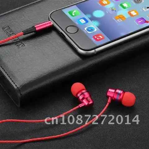 

Wired In-ear Sports Headphones 3.5mm Stereo Noise Reduction Bass Headset With Microphone for Smartphone Music Sport Earphones