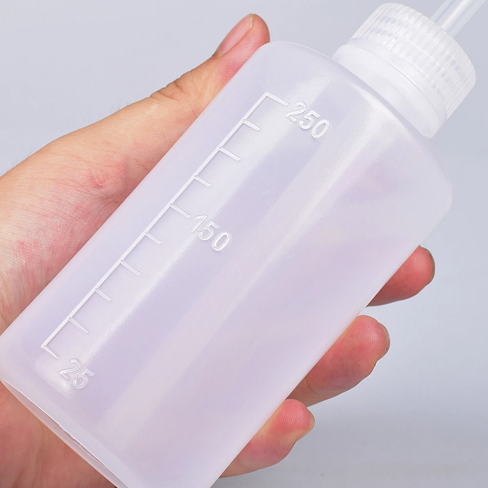 250/500ml Tattoo Wash Bottle Plastic Safety Squeeze Container Scale Diffuser Permanent Makeup Cups Bent Mouth Pigment Accessory