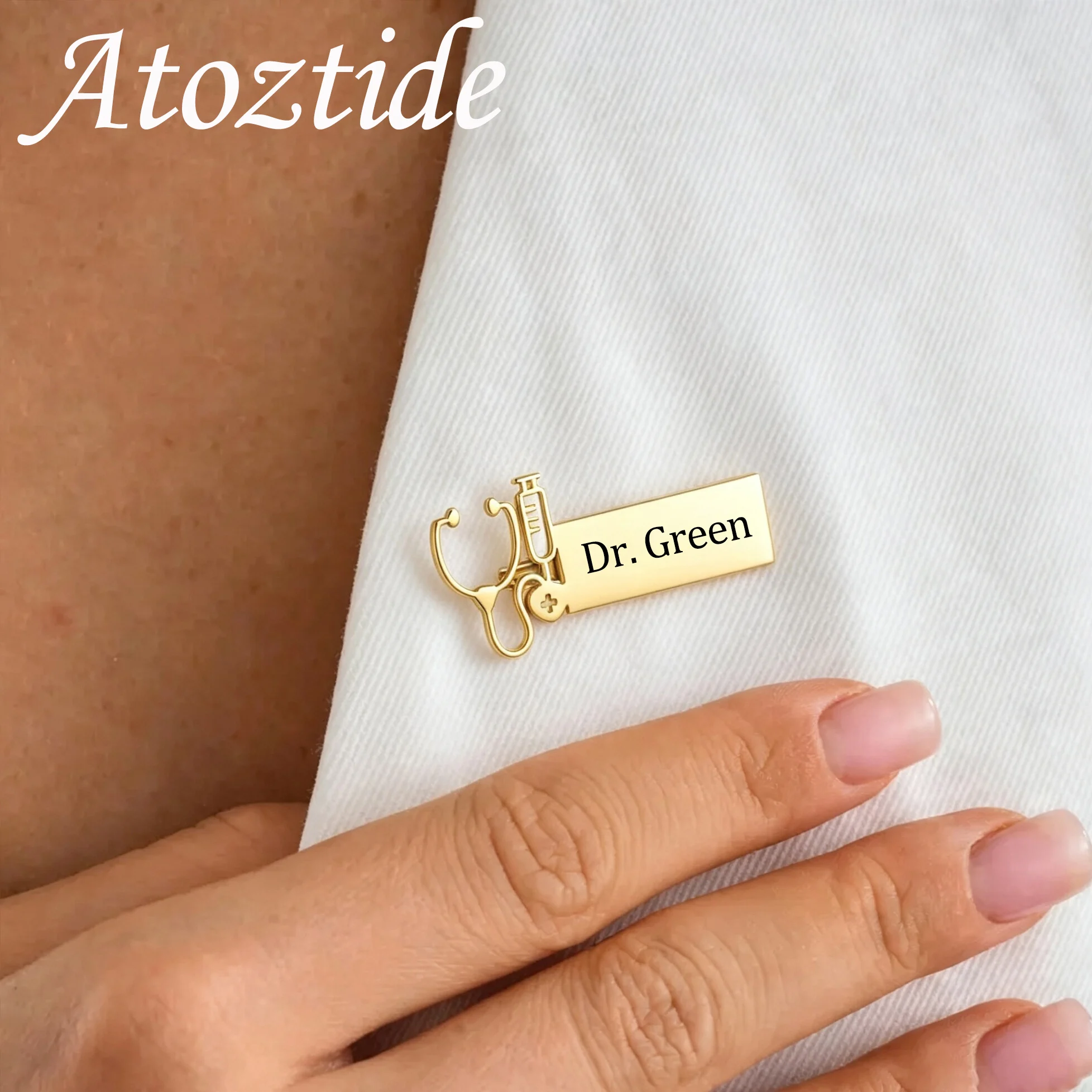 Atoztide – broche gravée avec nom pour femmes et hommes, stéthoscope personnalisé en forme de cœur, bijoux en acier inoxydable, épingle de revers pour infirmière et médecin, cadeau