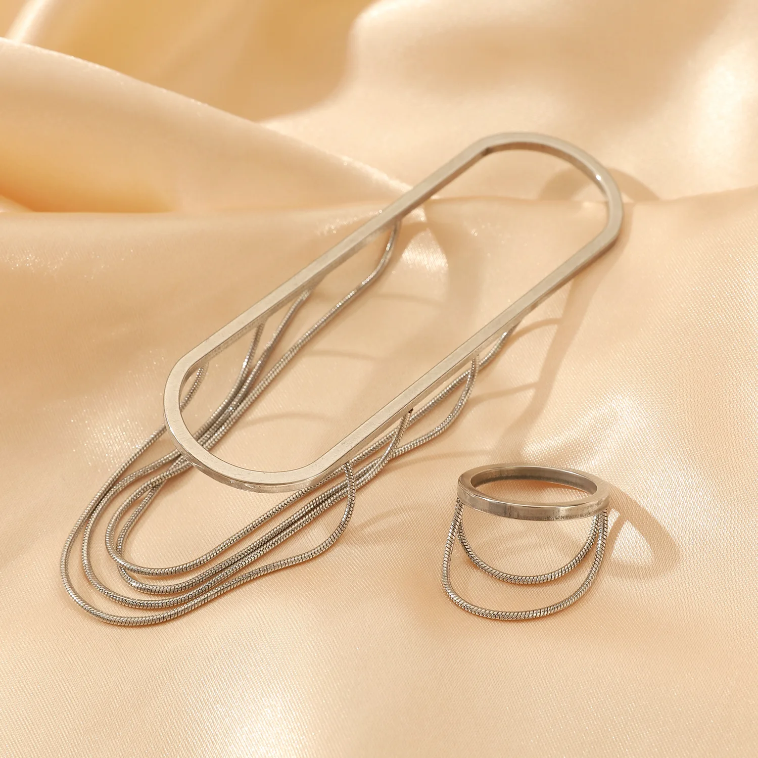 Punk Edelstahl Handgelenk-Armband und Ring Set für Damen und Herren, Y2K Schlangenkette Quasten-Armreif Ring, Hip-Hop Party Schmuck, Wasserfest – Detail 5