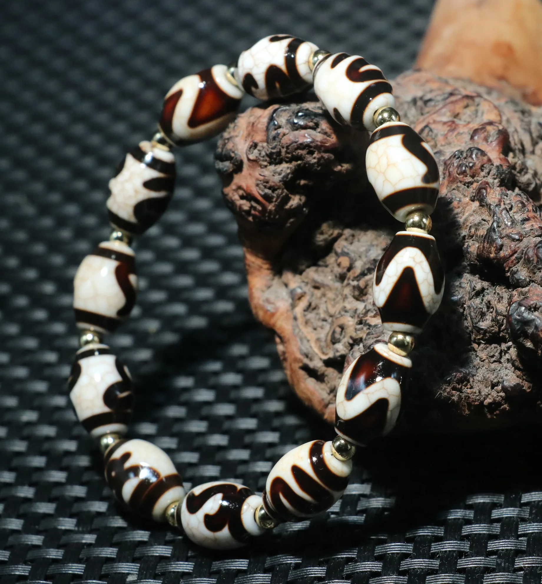 

Energy Tibetan Top Old Agate Multiple Symbols dZi Bead Elegant Female Bracelet A AMULET LKbrother